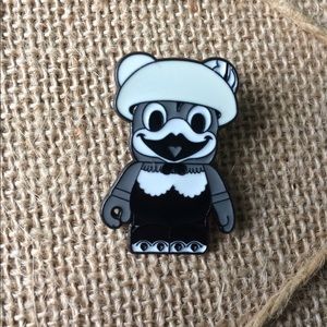 Clara Cluck- Retired Disney Vinylmation Pin